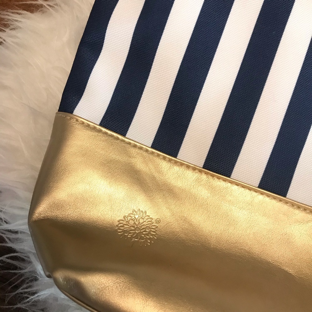 🏖️Host Pick👙 Blue and white stripe tote - Picture 2 of 6